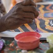 Dot painting with Maruku Arts. Photo: Tourism NT